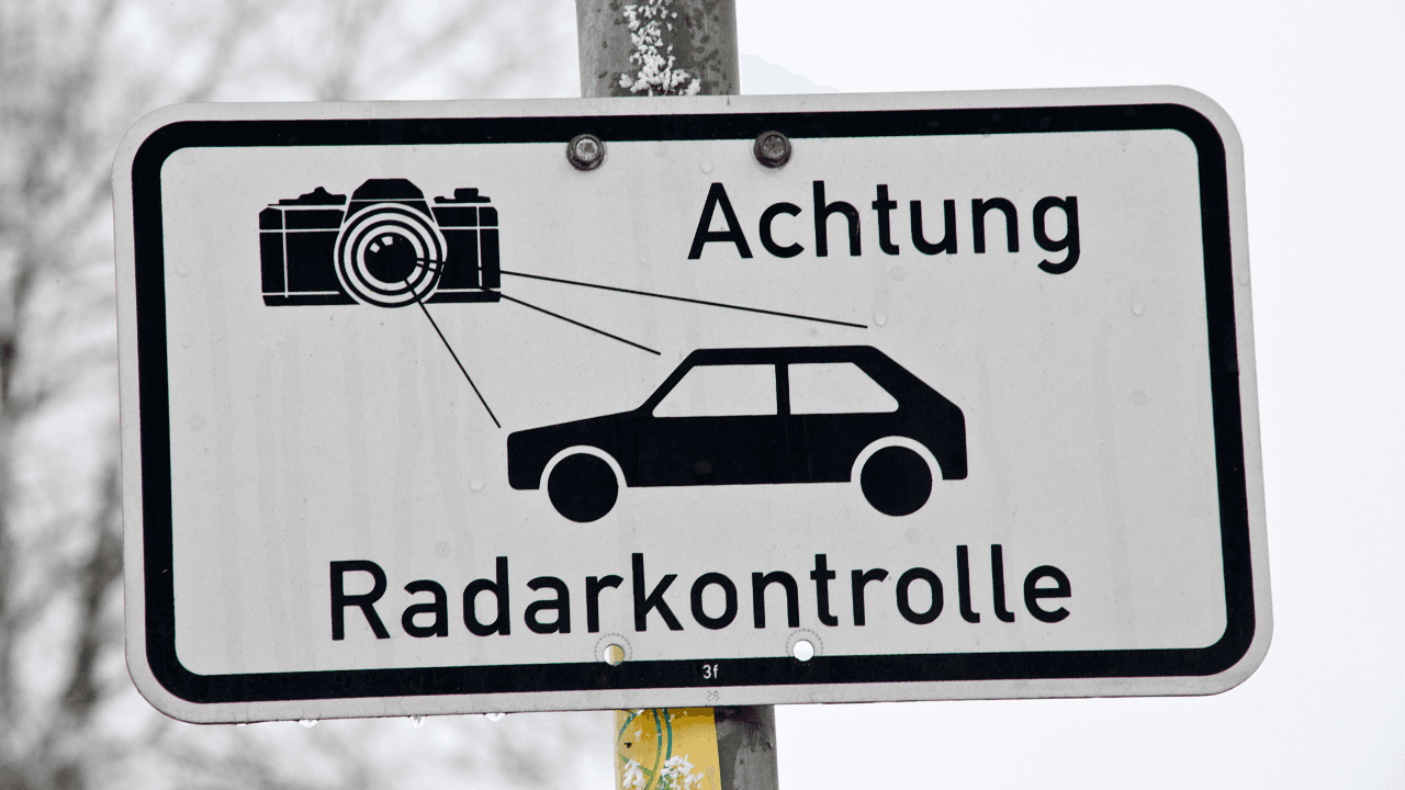 Titel: Blitzer-Urteil mit Signalwirkung? Warum viele Bußgelder bald hinfällig sein könnten