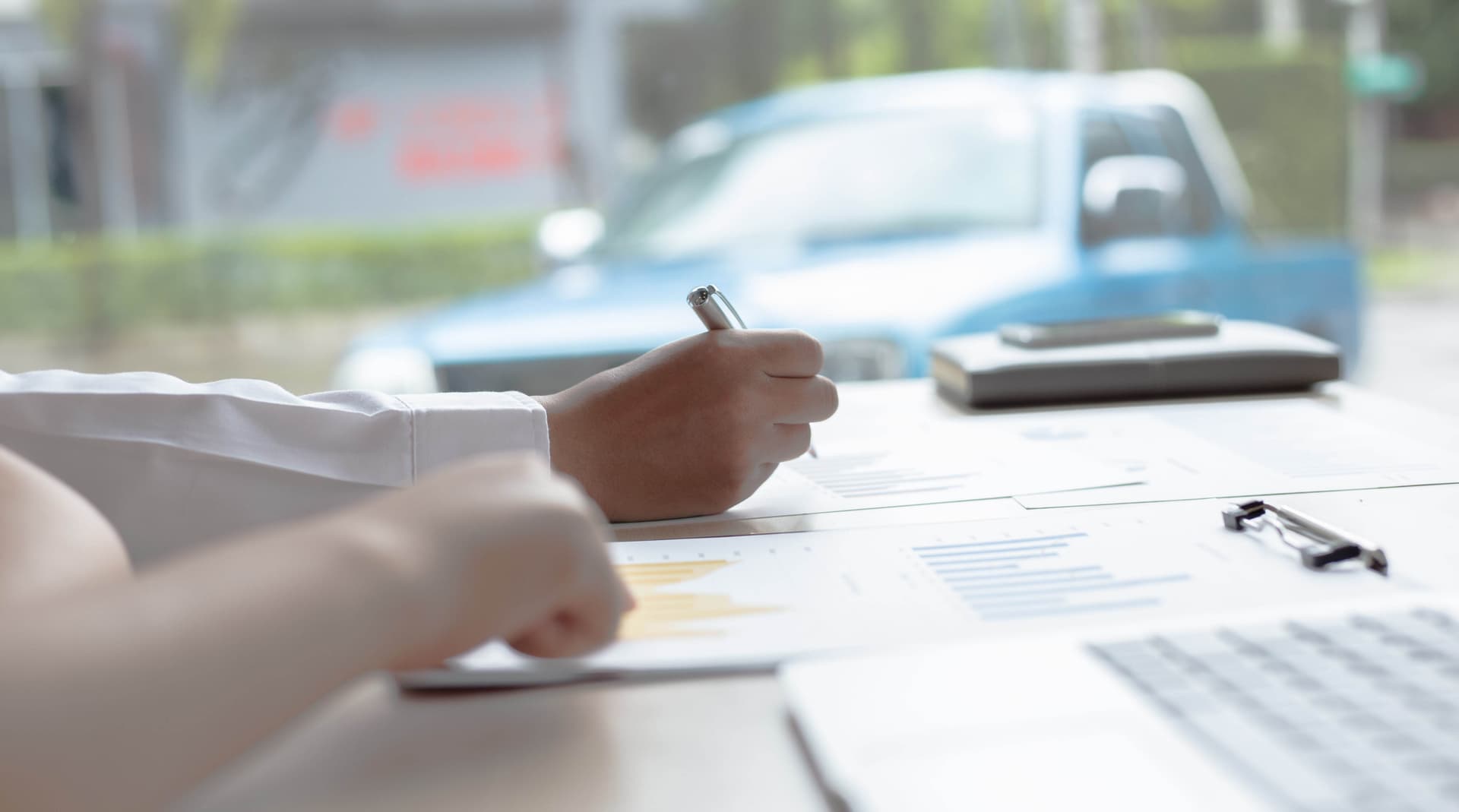 Can I deregister my car online without an electronic or german ID card?