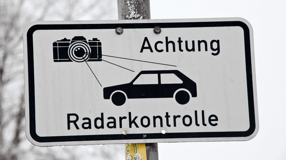 Blitzer-Urteil mit Signalwirkung? Warum viele Bußgelder bald hinfällig sein könnten