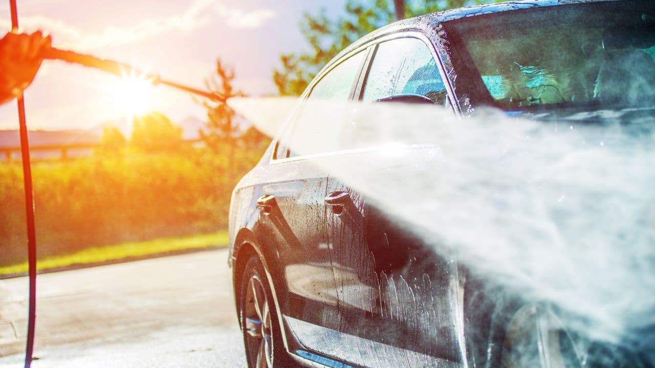 Titel: Autowaschen zu Hause - Regeln, Tipps & Strafen