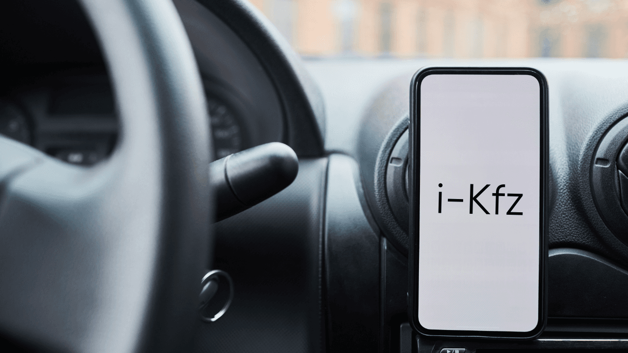 Dein Fahrzeugschein wird digital – So funktioniert die neue i-Kfz-App