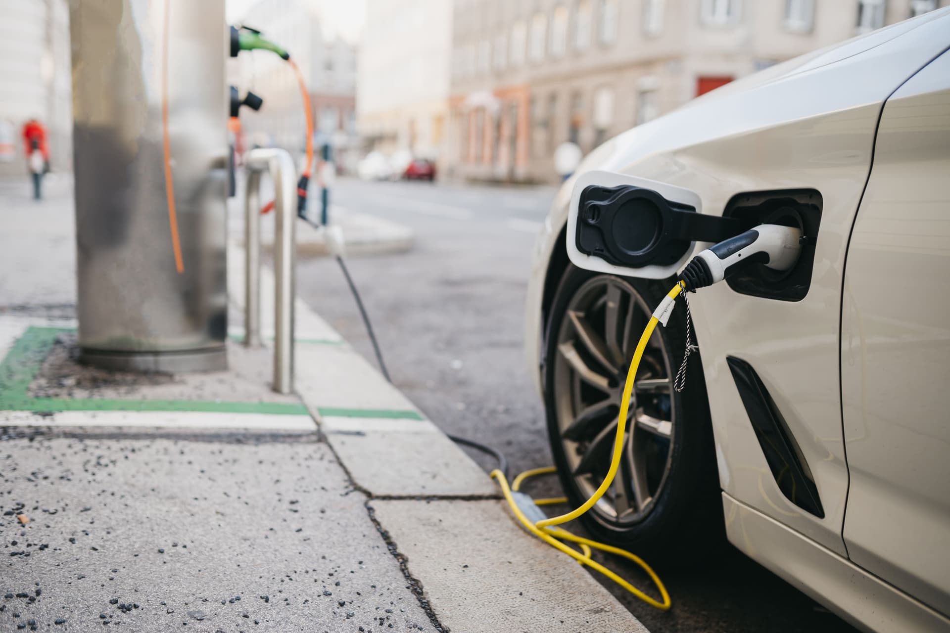 E-Auto-Rekord im September: Mehr als jeder dritte Neuwagen fährt elektrisch